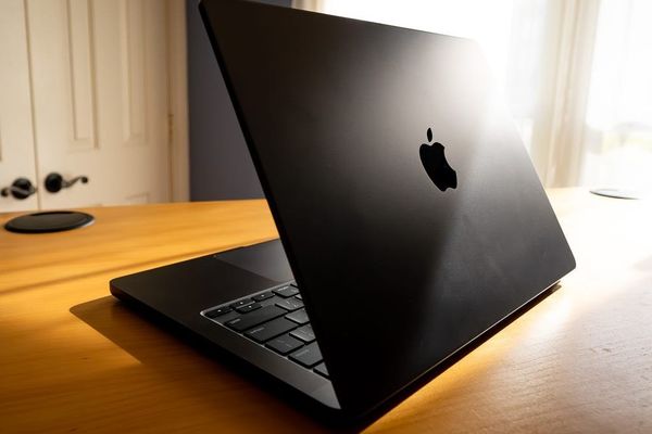 Apple's Touchscreen MacBook Pro: The End of an Era or a Strategic Shift?