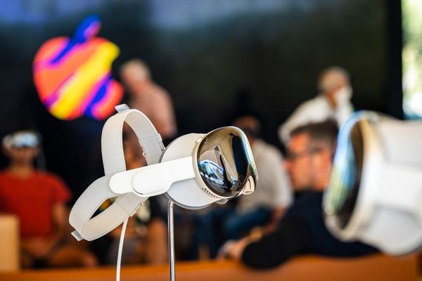 Apple Unleashes M5 Chip: A Quantum Leap in AI Performance for MacBook Pro, iPad Pro, and Vision Pro