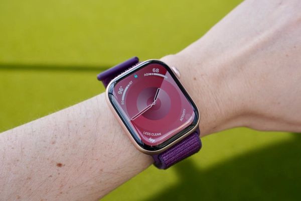 Apple WatchOS 26 Public Beta Unveils AI Fitness Coaching and Liquid Glass Interface