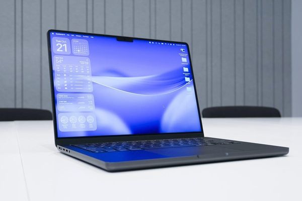 Apple’s Edge Light Turns Your Mac Into a Ring Light—No Extra Gear Needed