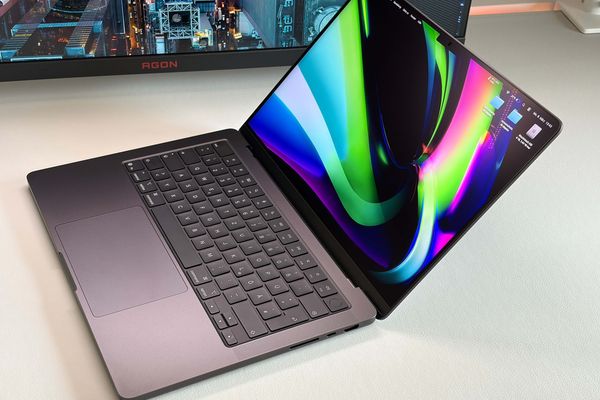 Apple's MacBook Pro 14 M5 Max: Performance King With Compromises