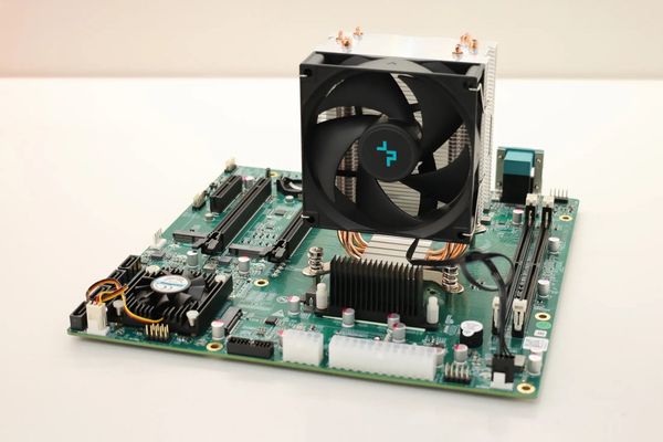 Arch Linux Running Well On LoongArch - Loongson 3B6000 Benchmarks Review