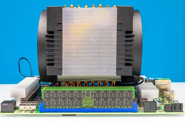 Arctic Freezer 4U-OneX Review: A Quieter Alternative for AmpereOne Servers