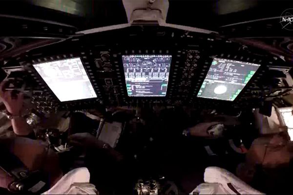 NASA Astronauts Encounter Double Outlook Glitch During Artemis II Mission