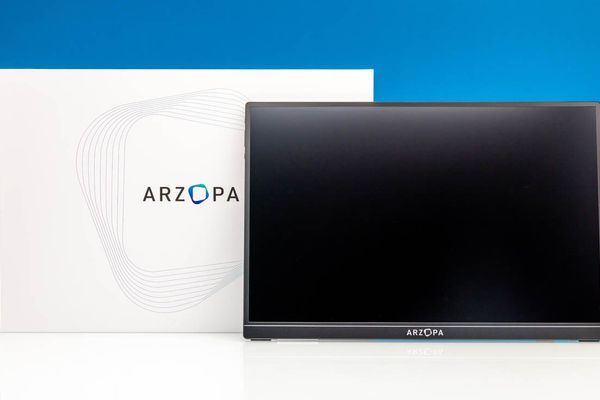 Arzaza Z1RC 16" QHD Portable Monitor Review – Performance, Power, and Homelab Integration