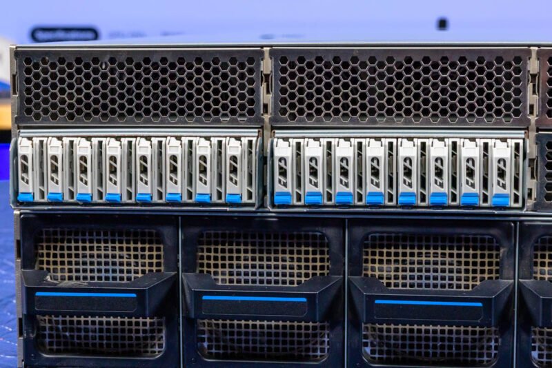 ASRock Rack 4UXGM GNR2 CX8 E1.S Drive Bay 1