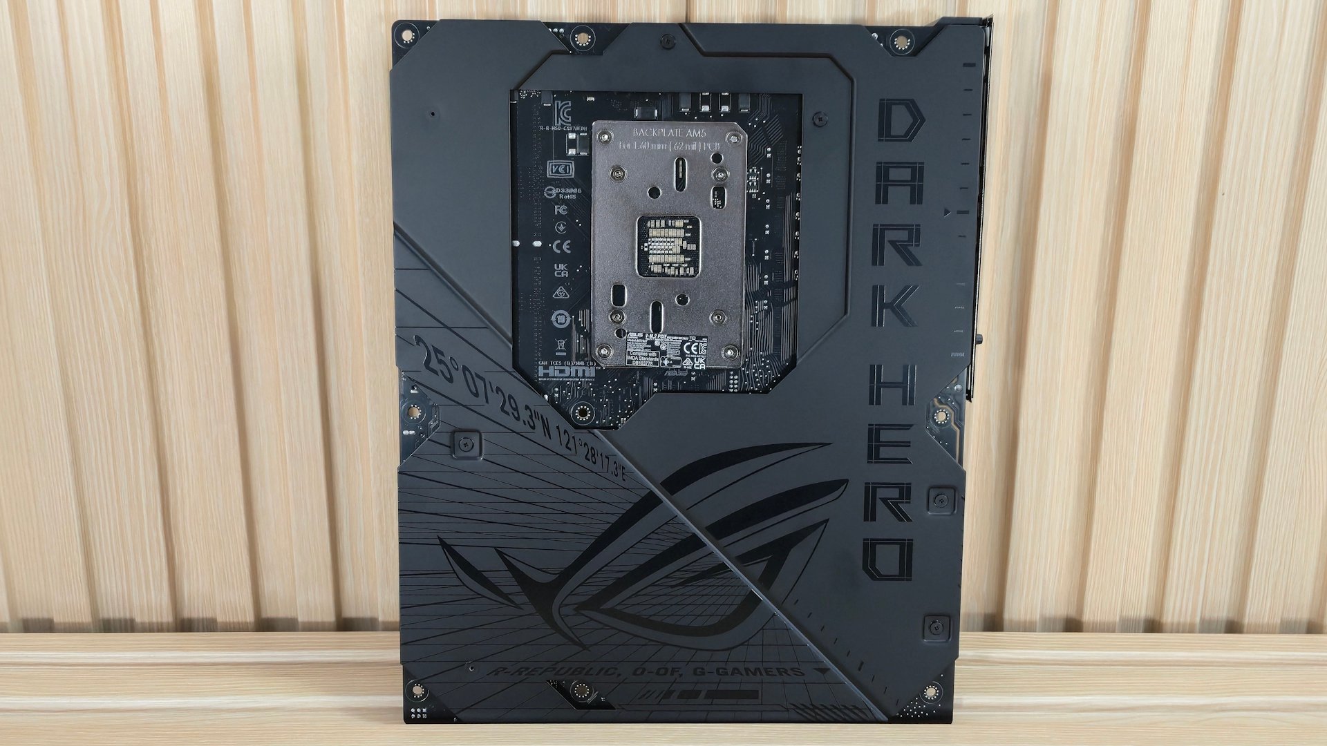 Asus ROG Crosshair X870E Dark Hero - Board images