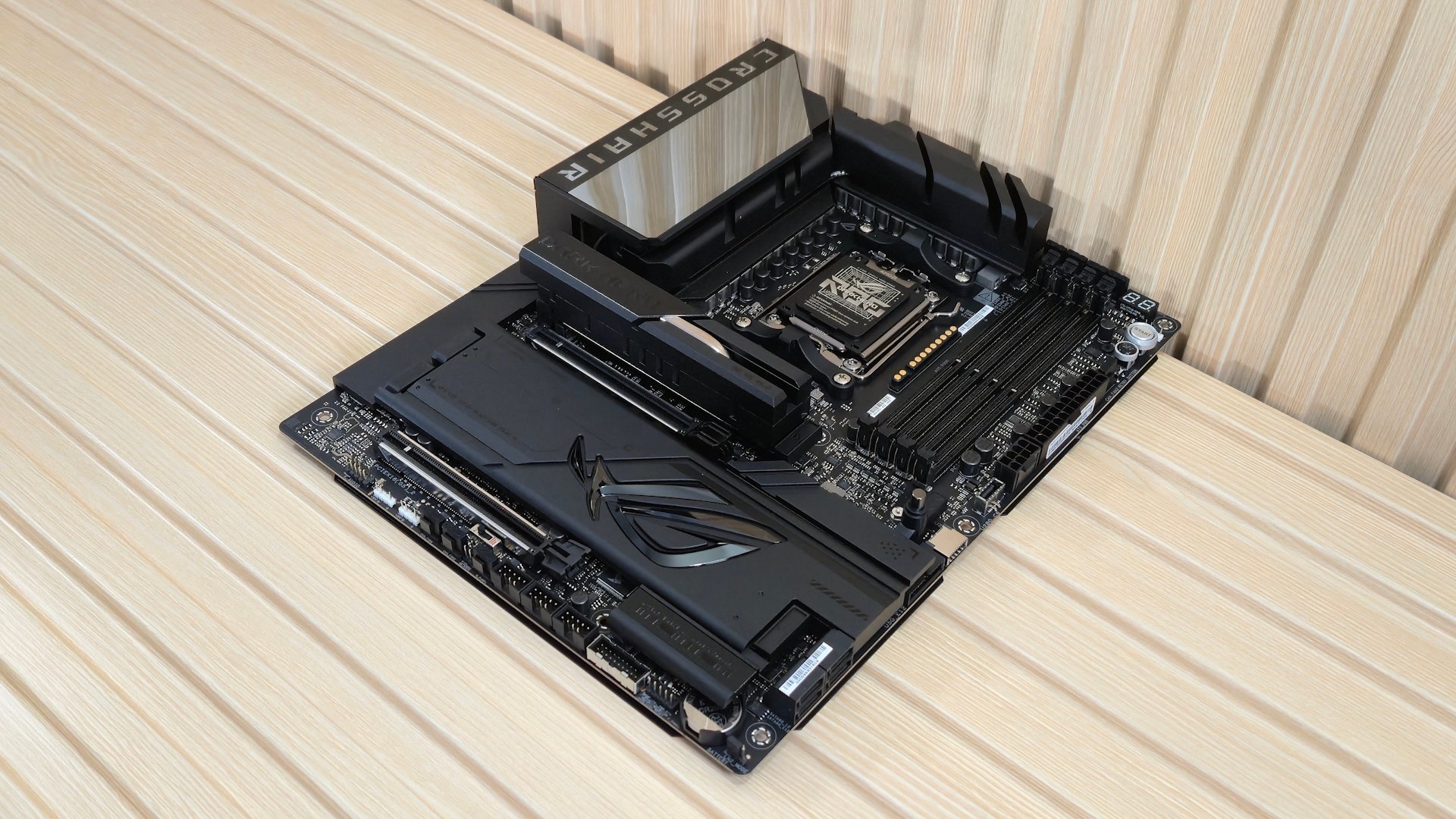 Asus ROG Crosshair X870E Dark Hero - Board images