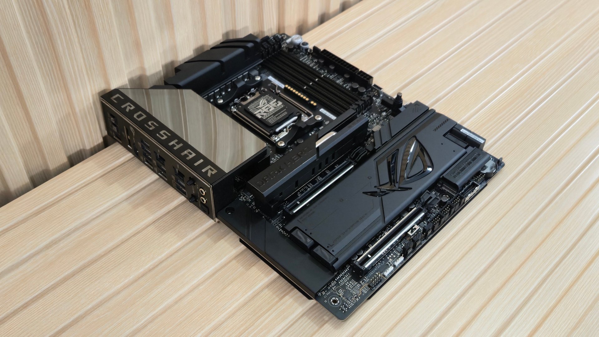 Asus ROG Crosshair X870E Dark Hero - Board images