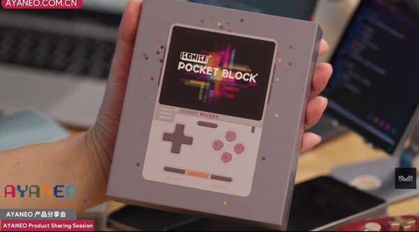Retail box of the Konkr Pocket Block.