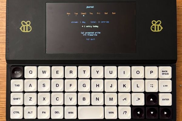 Bee Write Back: A $200 DIY Distraction-Free Writing Machine Built Around Raspberry Pi