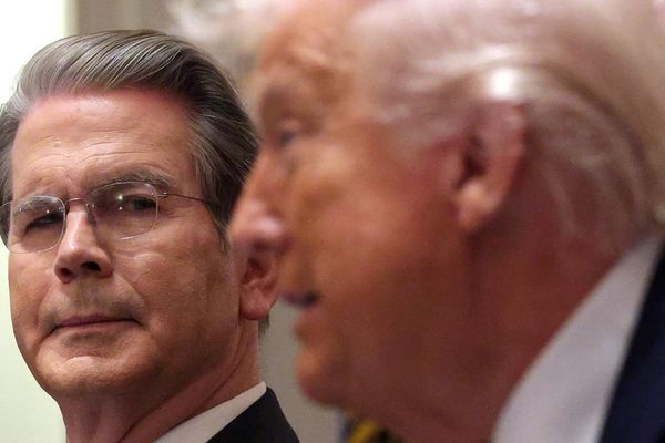 Bessent Warns Trump Against Fed Chair Probe, Citing Market Instability Risks