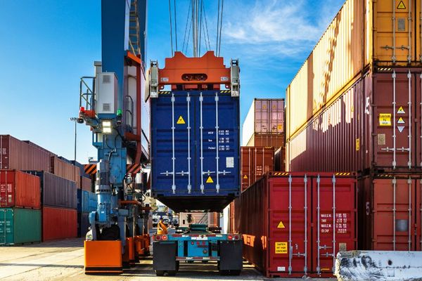 Beyond One-Click: Designing Enterprise-Grade Observability Extensions for Docker