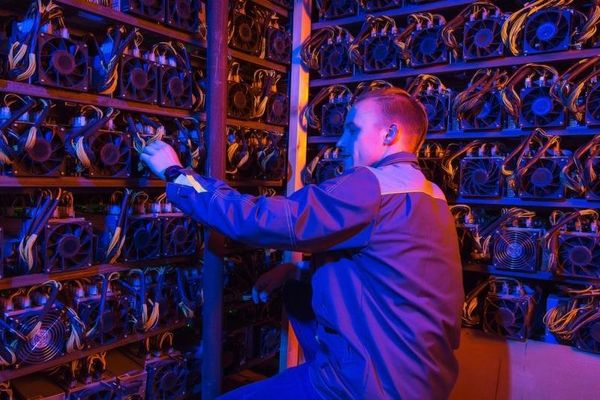 Bitcoin Miners Face $19,000 Losses Per Coin as Network Difficulty Plunges