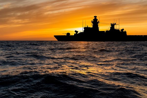 Bluetooth Tracker in Postcard Compromises Dutch Warship's Position