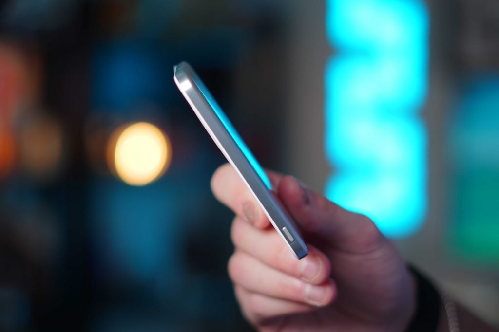 BMX SolidSafe Air hands-on: The thinnest Qi2 power bank yet - 9to5Mac