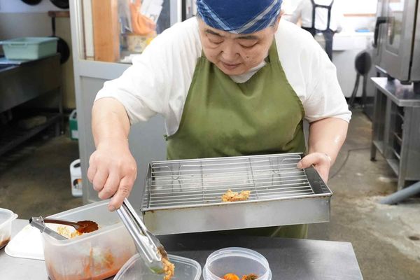 Japan’s Takeout Shops Grapple with Plastic Container Shortage Amid Naphtha Price Surge
