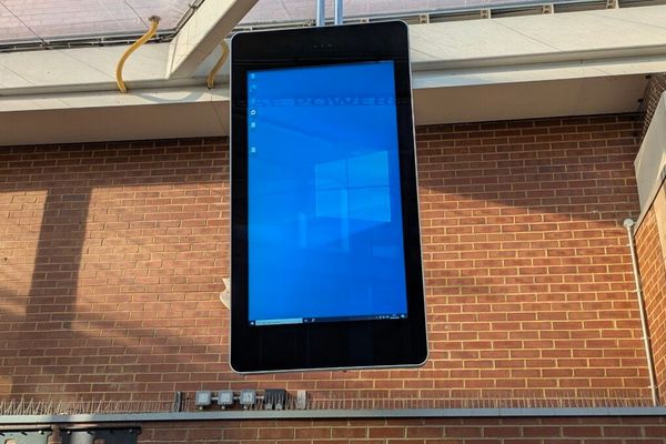 Bus station display takes the Windows 10 road to nowhere