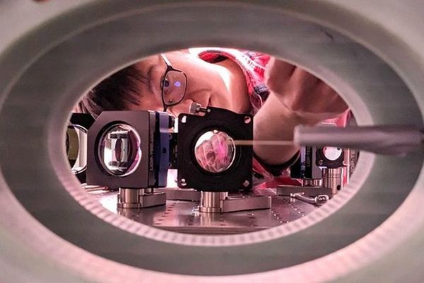 Caltech Shatters Quantum Computing Scale with Record 6,100-Qubit Array