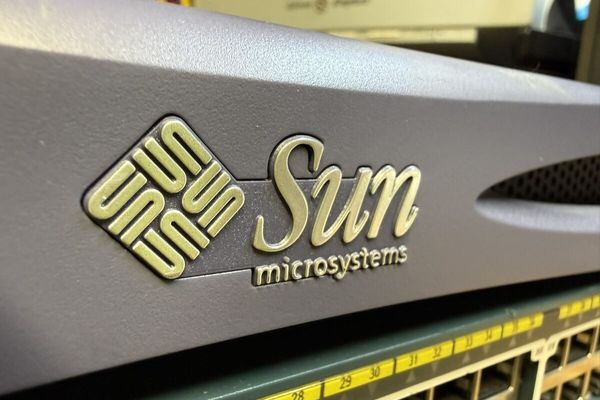 The Vintage Server Revival: Hosting Modern Web Content on Obsolete SPARC Hardware