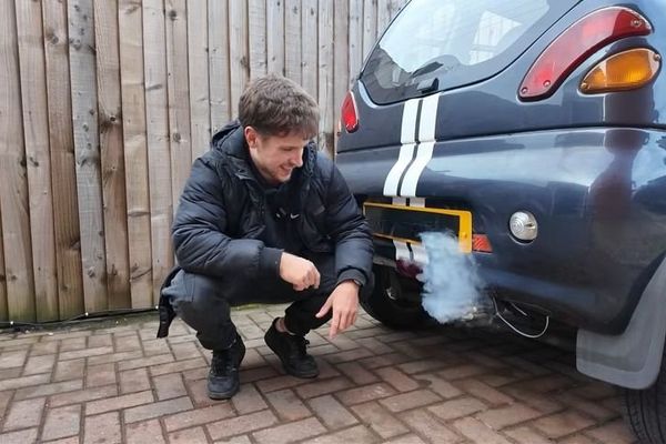 500 Disposable Vape Batteries Power 18-Mile Electric Car Journey