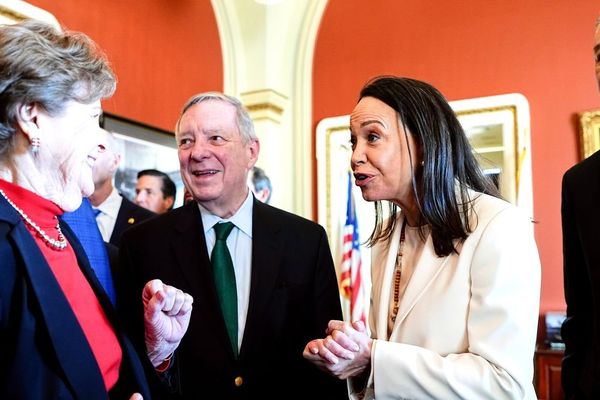 Senators Push Venezuela Visit Amid Oil Sanction Reevaluation