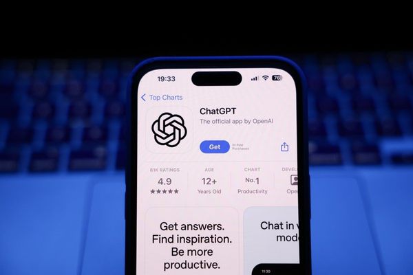 ChatGPT share falls below 50% as Gemini and Claude gain users