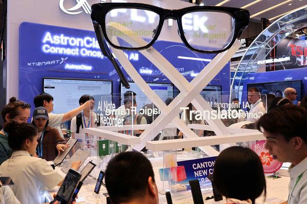 China’s April Export Surge Offsets Domestic Weakness Amid Geopolitical Tension