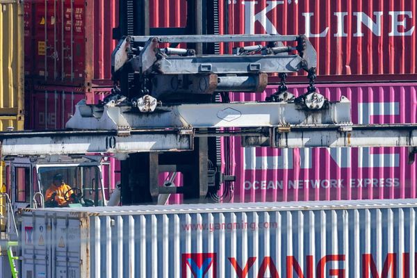 China's Export Surge Defies Tariff Headwinds in Early 2026