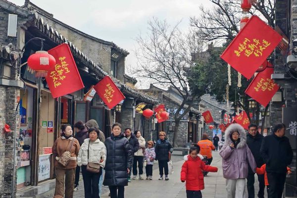 China's Tourist Hot Spots Gear Up for Record Lunar New Year Traffic