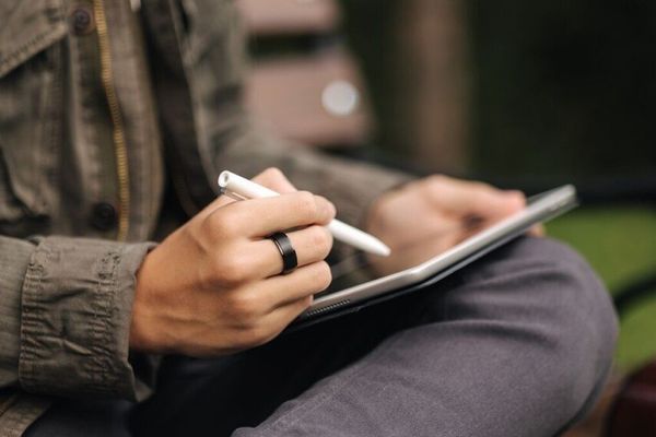 Seller counts tablet box as 14-inch screen claim
