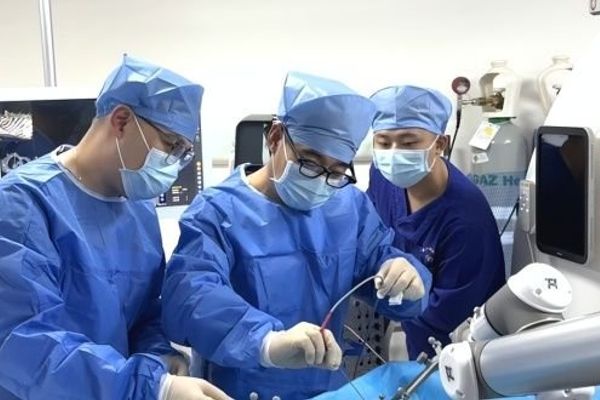 Chinese Surgical Robots Overtake Da Vinci in Home Market, Push Remote Surgery Abroad
