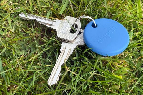 Chipolo Pop Trackers Bridge the Platform Gap: Reliable Bluetooth Finding for Both iOS and Android