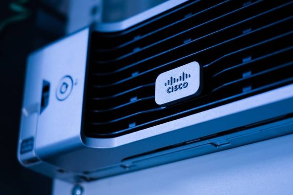 Cisco's Silicon One G300: A 102.4T Switch Chip Challenges Broadcom and Nvidia in AI Networking