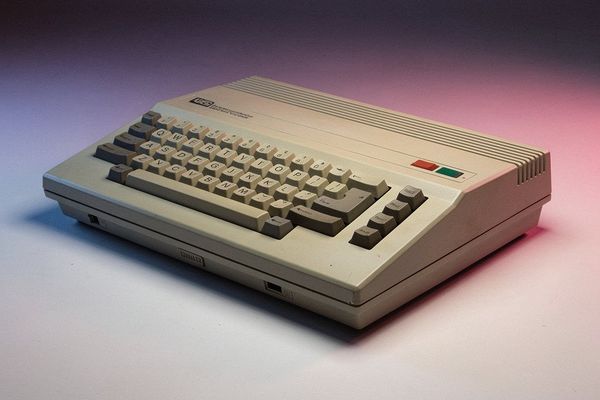 Commodore 128: The Contradictory Swan Song of 8-Bit Computing