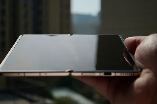 Honor Magic V6: The Crease-Free Foldable That Could Challenge Samsung's Dominance