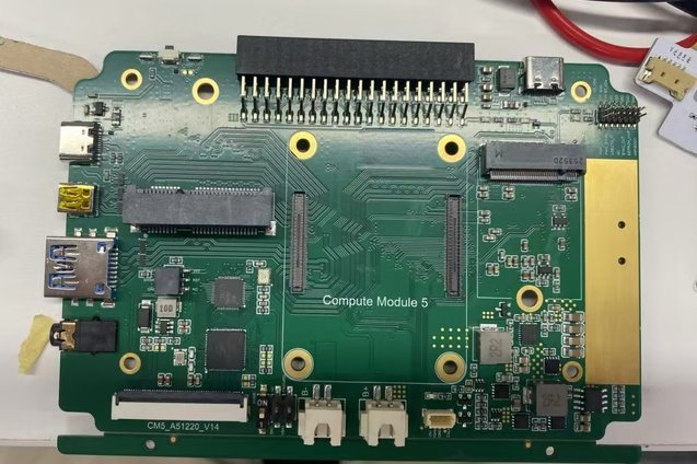 Crowdfunded Pilet handheld PC redesigned to use Raspberry Pi CM5 for brains... even though backers expected it to work with a Raspberry Pi 5 Model B - Liliputing