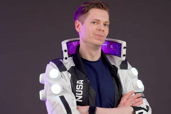 Inside the $1,200 Flexible OLED Collar that Powers a Cyberpunk 2077 Cosplay Jacket