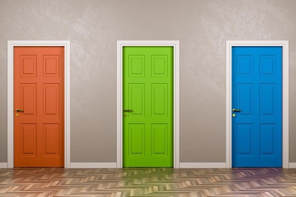 Deciding Your Post-Windows Future: Seven Critical Questions to Choose Between Linux and MacOS