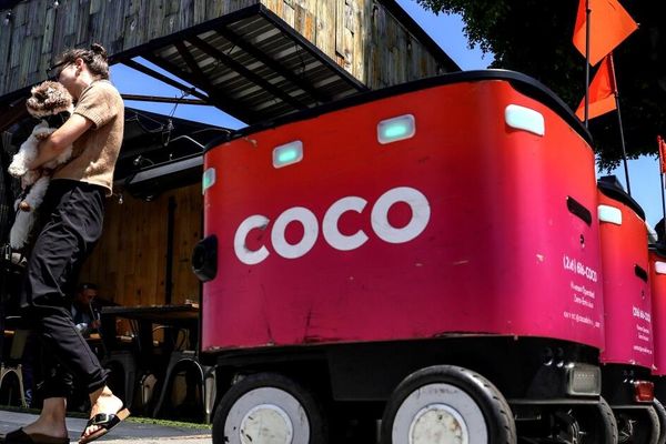 Delivery Robots Navigate Sidewalks and Regulatory Hurdles