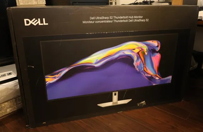 Dell UltraSharp U5223KW packaging