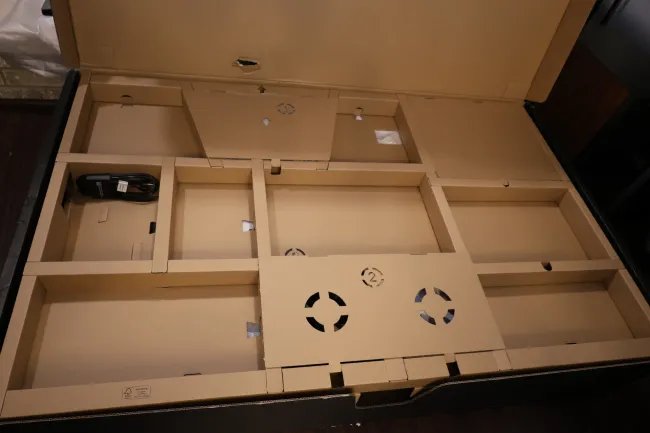 Dell UltraSharp U5223KW inside