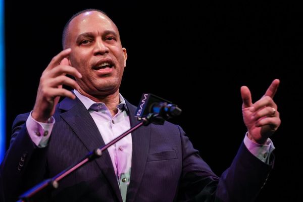 Democrats Face Political Crossroads on DHS Funding Vote Following Minneapolis Tragedy