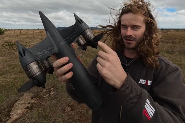 Blackbird drone hits 453 mph using exotic sawtooth carbon‑fiber props