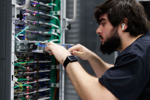 Iran Conflict Disrupts AWS Middle East Data Centers, Forcing Service Migrations