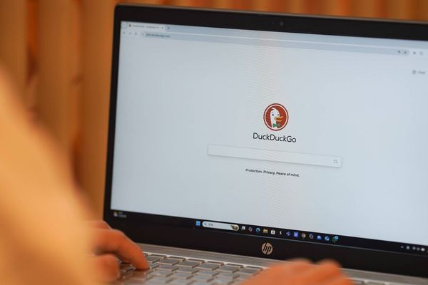 DuckDuckGo’s AI‑free search sees sharp visit rise as Google pushes AI mode
