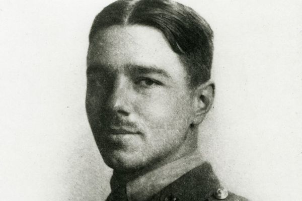 Dulce et Decorum Est: Wilfred Owen's War Poetry and Its Enduring Impact