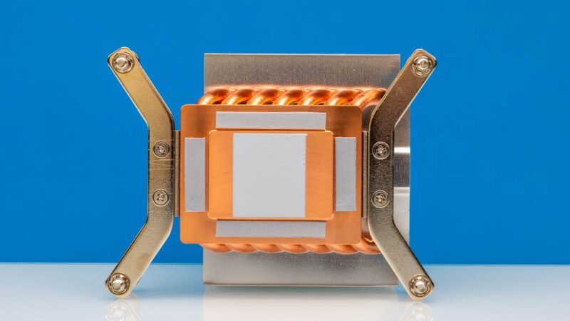 ASRock Rack AMPONED8 2T CM Dynatron W23 2