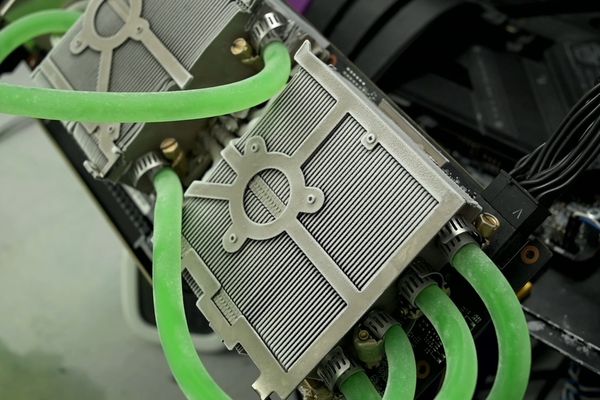 Enthusiast Strips GPU Cooler to Run Sub-Zero Water Through Its Heatpipes, Drops Temps to 13°C