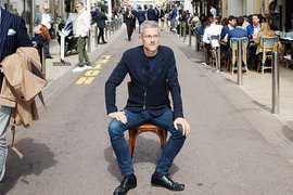 Carlo Ratti sits on chair in middle of busy street.